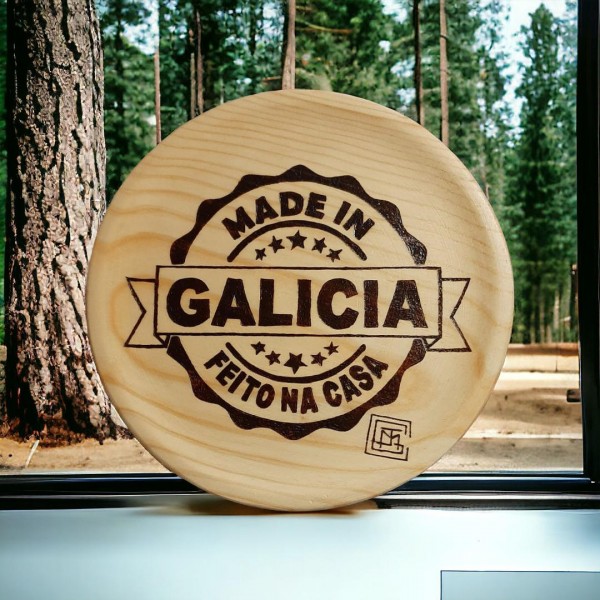 Platos de madera grabados a mano diferentes diseños