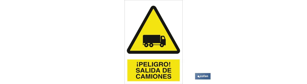 ¡Peligro! salida de camiones