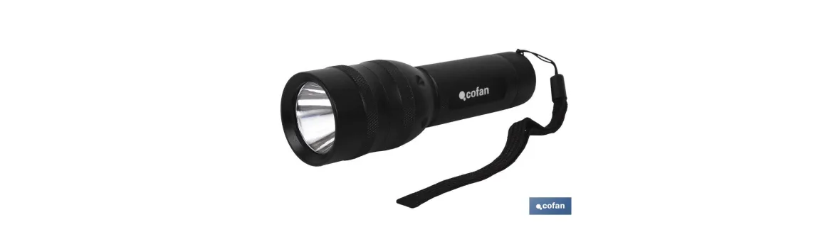 Linterna Aluminio LED 3 Funciones 3.7 x 15cm